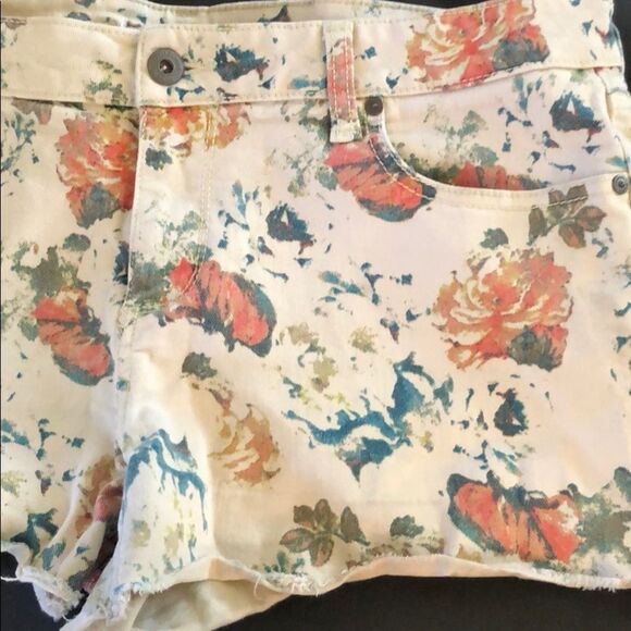 Arizona Floral Shorts - Picture 2 of 6